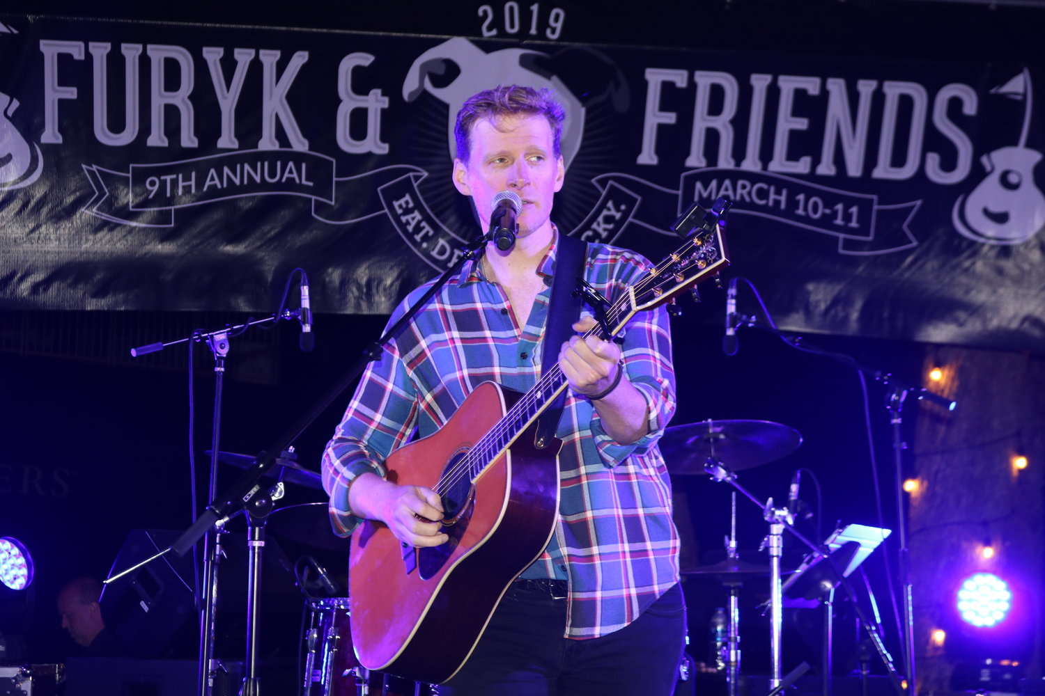 Patrick Davis performs at Furyk & Friends.
